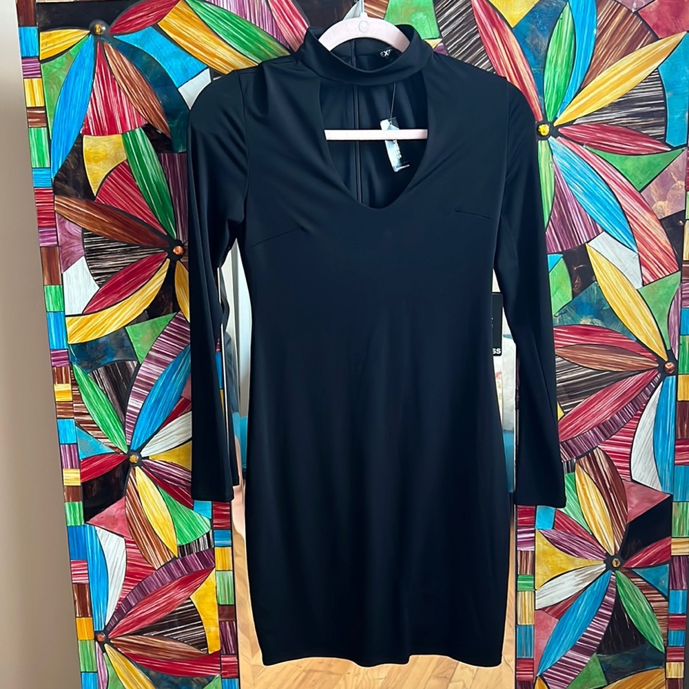 Express black bodycon collar & v-neck long-sleeve dress. ✨